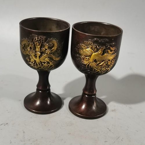 古董古玩紫铜鎏金龙凤酒杯一对产品规格如下图